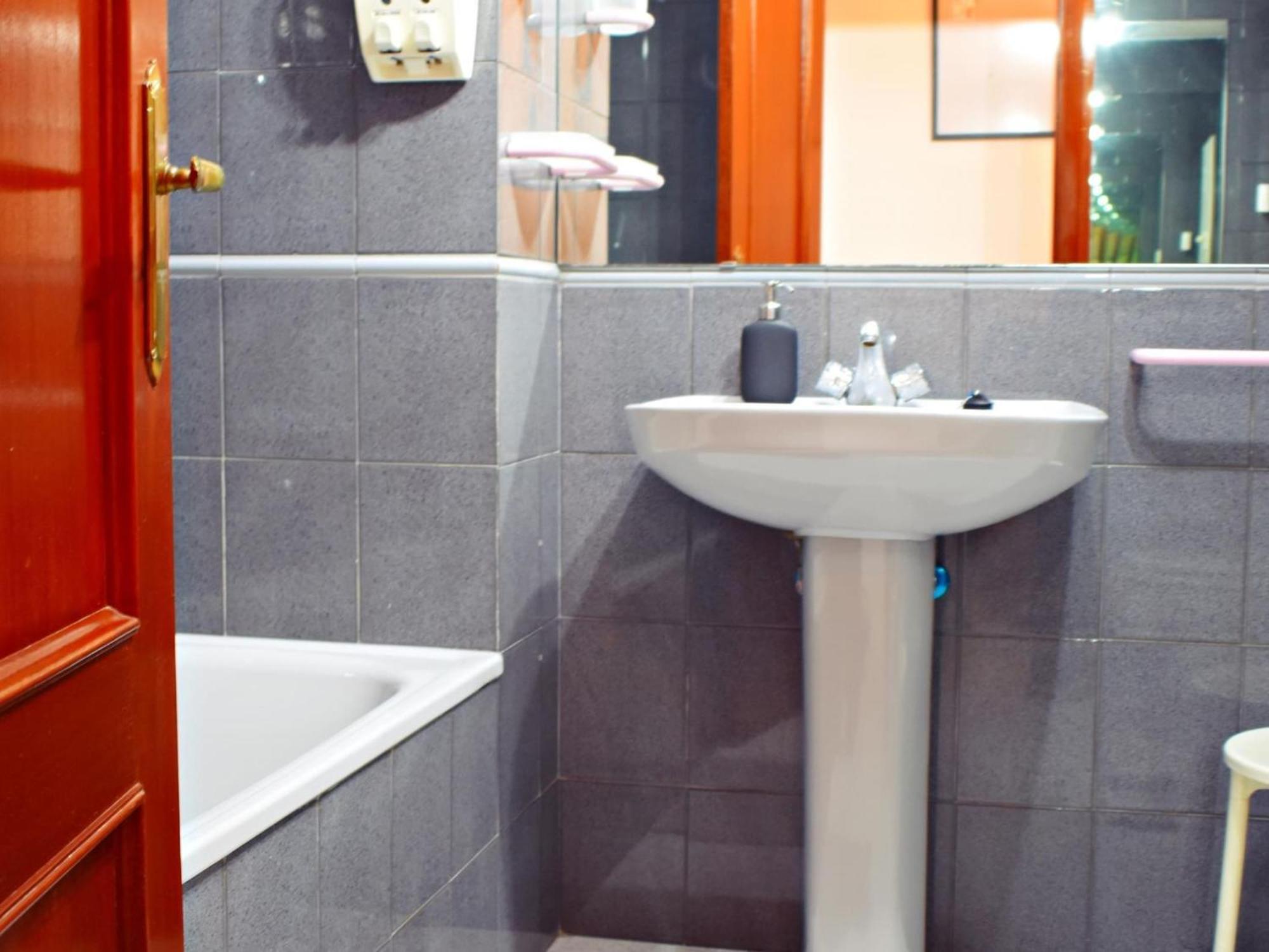 Amplio Y Luminoso Cerca Del Centro Y La Playa Con Piscina Y Parking Privado Appartement *